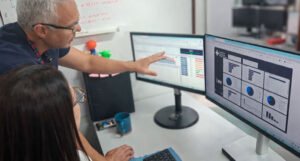 Hospital Dr. Dório Silva implementa painéis digitais para agilizar atendimento e gestão de leitos