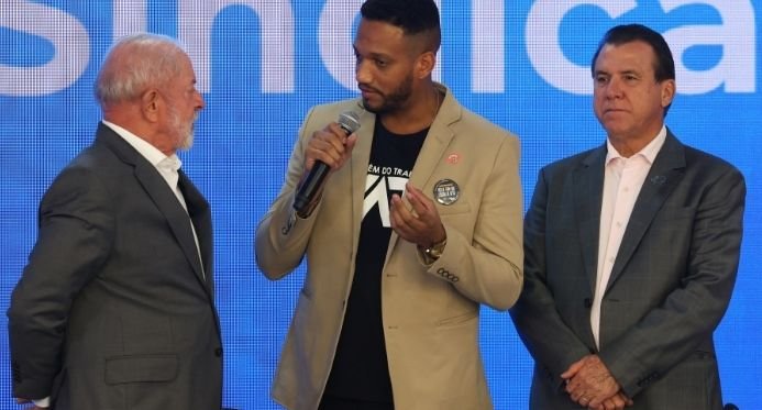Lula pede que centrais sindicais se mobilizem para aprovar fim da escala 6x1 no Congresso