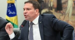 Prisão de Ramagem, nos EUA, abre disputa entre deportação, extradição e pedido de asilo