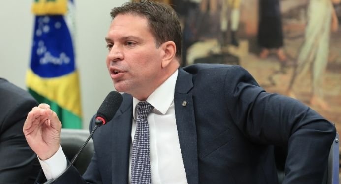 Prisão de Ramagem, nos EUA, abre disputa entre deportação, extradição e pedido de asilo