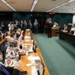 Propostas para acabar com a escala 6x1 e reduzir jornada de trabalho avançam na Câmara