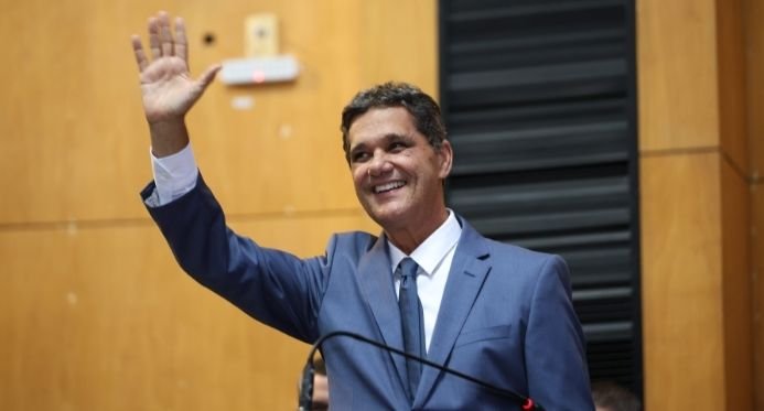 Ricardo Ferraço assume governador do Espírito Santo após renúncia de Casagrande