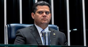 Alcolumbre promulga Lei da Dosimetria que reduz penas dos condenados de 8 de janeiro