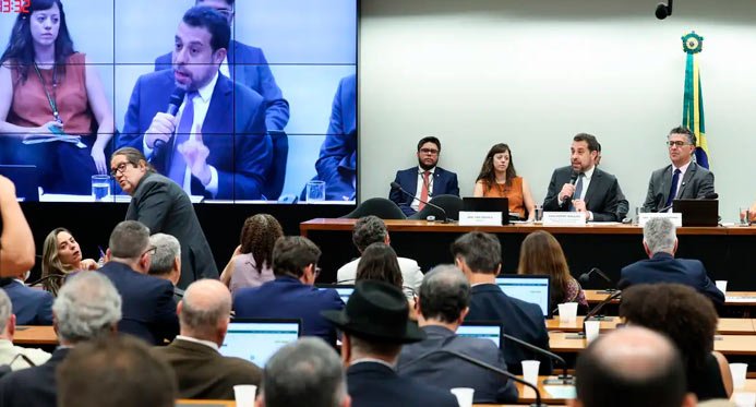 Boulos rejeita “bolsa do patrão” como compensação pelo fim da escala 6x1