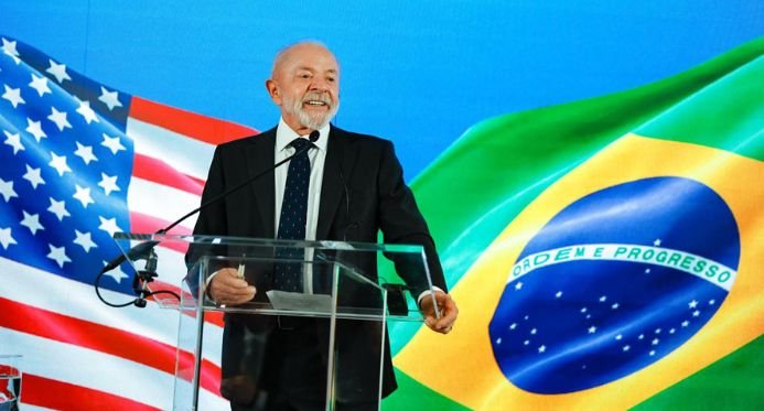 Brasil e EUA estabelecem prazo de 30 dias para desbloquear comércio após reunião entre Lula e Trump