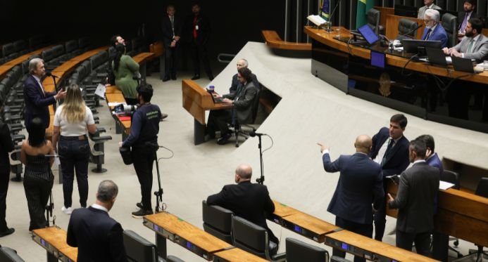 Câmara aprova MP que prevê renovação automática de carteira de habilitação para bons motoristas