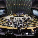 Congresso derruba vetos de Lula, libera recursos para cidades endividadas e autoriza doações em eleições