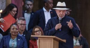No ES, Lula diz que nunca seguiu a “lei Vorcaro” para artistas