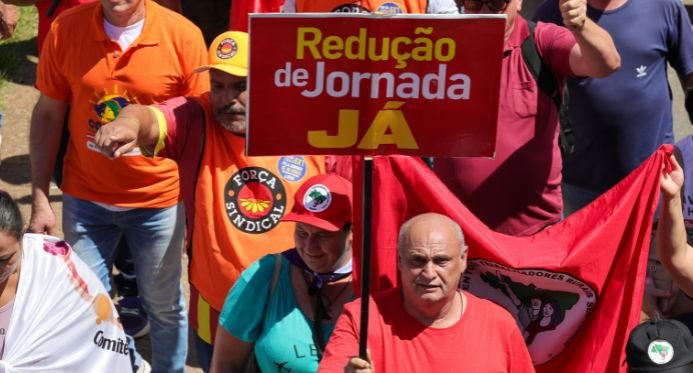 Fim do 6x1: Empresários recalculam rota e querem negociar mais flexibilidade nas escalas