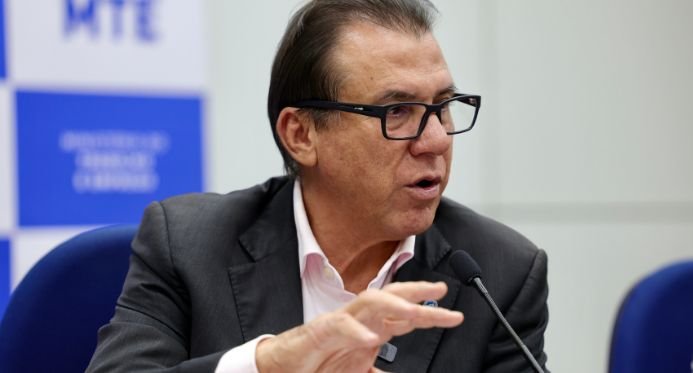 Fim do 6x1 não vai aumentar a informalidade nem atrapalhar o comércio nos finais de semana, diz ministro