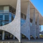 Governo Lula prepara lei para cortar supersalários e privações no serviço público