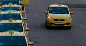 Governo publica MP que destina R$ 30 bilhões a taxistas e motoristas de aplicativo