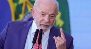 Lula tem 47,7%; Flávio Bolsonaro, 42,2% no segundo turno, mostra pesquisa Futura