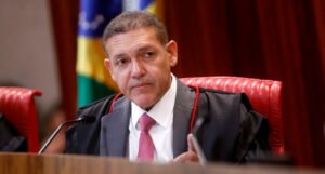 Nunes Marques assume presidência do TSE; André Mendonça será o vice