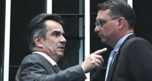 Operação contra Ciro Nogueira abala alianças e afeta pré-candidatura de Flávio Bolsonaro
