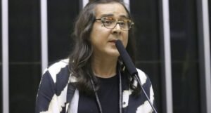 PEC propõe garantir aposentadoria com salário mínimo para todos os brasileiros