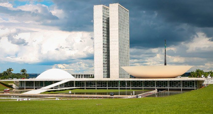 PEC que acaba com salário fixo mensal para vereadores em cidades de até 30 mil habitantes