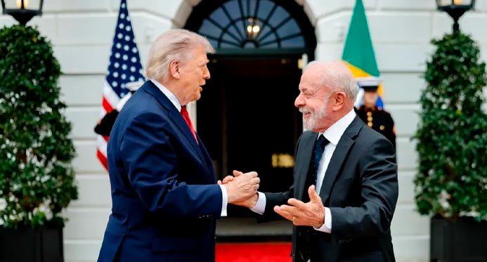 Após reunião de três horas na Casa Branca, Trump diz que Lula é “muito dinâmico” e elogia encontro