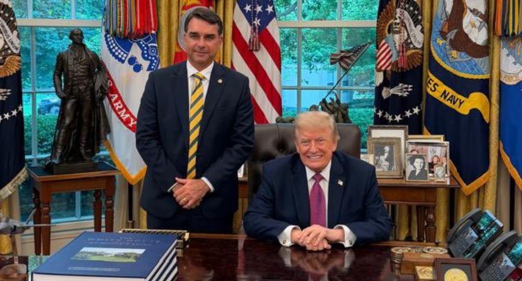 Trump elogia Lula e o descreve como “dinâmico” em encontro com Flávio Bolsonaro na Casa Branca