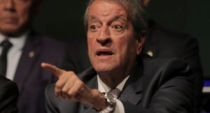 Valdemar descreve como “normal” visita de Flávio Bolsonaro a Vorcaro em prisão domiciliar para financiar filme