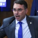 Vazamento de mensagens ligando Flávio Bolsonaro a Vorcaro movimenta corrida presidencial