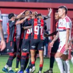Vitória vence por 2 a 0 e elimina o Flamengo da Copa do Brasil