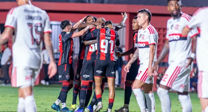 Vitória vence por 2 a 0 e elimina o Flamengo da Copa do Brasil