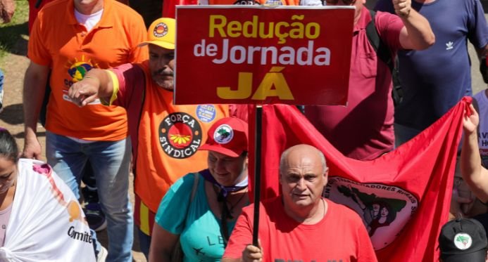 Comissão da Câmara aprova texto-base da PEC que acaba com a escala 6x1; confira os próximos passos