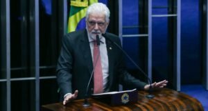 Encurralado pela PF, Jacques Wagner deve abrir mão da liderança do governo no Senado