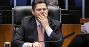 Alcolumbre descarta votação rápida no final da escala 6x1 e quer “melhorar” o texto nas comissões
