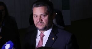 Alcolumbre deixa de votar no final da escala de 6x1 no Senado e impõe condições