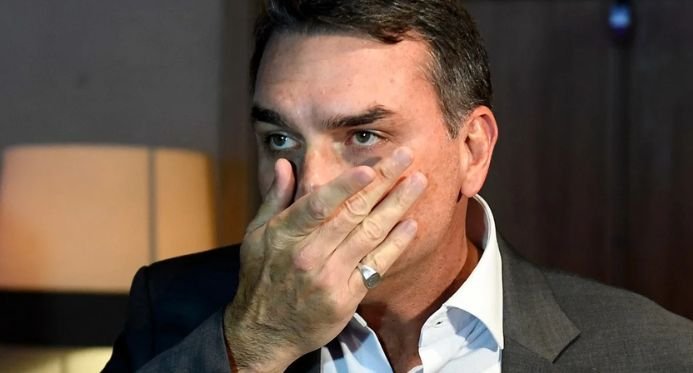 Ameaça de Trump ao Pix vira munição para Lula e apelido ‘Tariflávio’ domina redes sociais