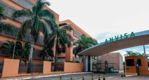 Anvisa proíbe suplementos irregulares e suspende lotes de creatina