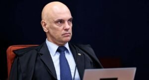 Arma de Bolsonaro é apreendida em operação e Moraes exige explicações da defesa