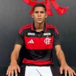 Atacante capixaba assina primeiro contrato profissional com o Flamengo