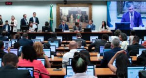 Câmara da CCJ aprova PEC que reduz a maioridade penal para 16 anos
