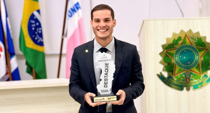 Caio Ferraz ganha prêmio Vereador Destaque do Espírito Santo