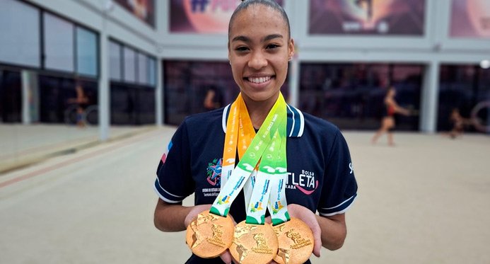 A capixaba Geovanna Santos disputa o Mundial de Ginástica Rítmica na China