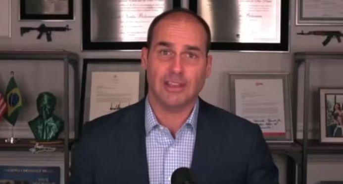 Eduardo Bolsonaro sugere substituir o Pix por um sistema de pagamentos privado dos EUA