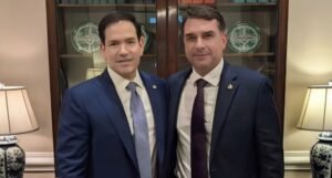 Em carta a Flávio Bolsonaro, Marco Rubio reafirma que EUA manterão tarifas contra o Brasil