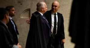 Fachin autoriza AGU a defender Alexandre de Moraes em julgamento nos Estados Unidos