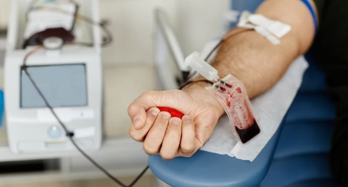 Junho Vermelho: Hemoes usa clima de Copa para superar baixos estoques de sangue no ES