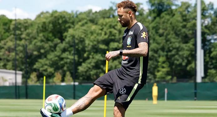 Neymar volta a treinar com o grupo, mas continua em dúvida para o jogo contra o Haiti