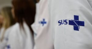 Programa Mais Médicos completa 13 anos e atinge 67 milhões de brasileiros atendidos pelo SUS