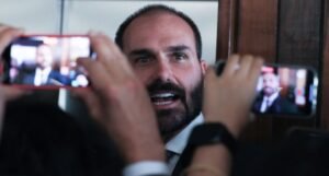 STF condena Eduardo Bolsonaro a 4 anos de prisão por coação em caso de golpe de Estado