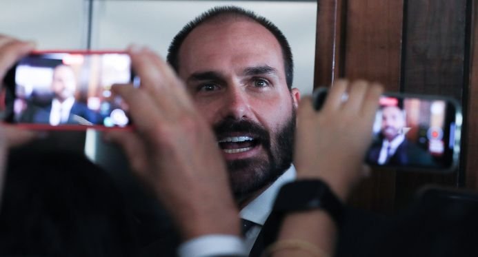 STF condena Eduardo Bolsonaro a 4 anos de prisão por coação em caso de golpe de Estado