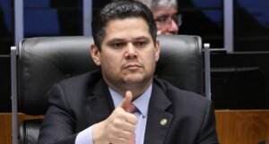 Senado ignora governo, aprova projeto-bomba de R$ 170 bilhões e freia fim da escala 6x1