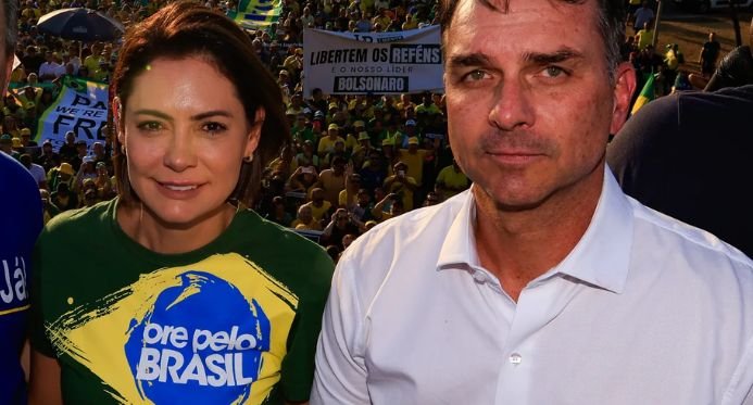 Em guerra com Flávio, Michelle Bolsonaro deixa o PL Mulher e reconsidera candidatura ao Senado
