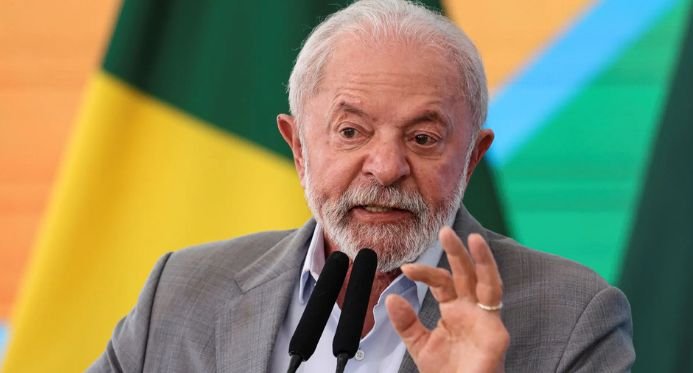 Lula chama Flávio de traidor depois que senador pediu aos EUA que adiassem tarifas até depois das eleições