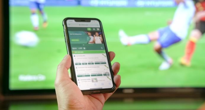 Um em cada três brasileiros aposta na Copa do Mundo e governo investiga canais para promessas abusivas de lucros
